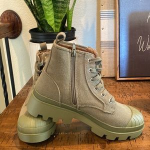 SNEAKER BOOT LACE - UP - Size 9 (Standard) - Olive Green - Women